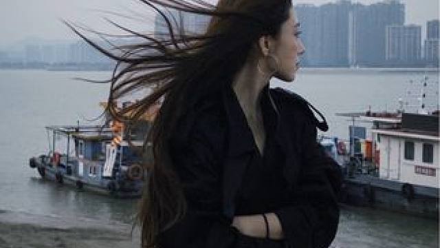 最后我还是来到了 我们第一次见面的地方 #风衣 #拍出电影感