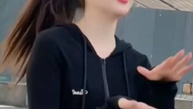 #笑容最治愈的女孩 #模特美女 #街拍美女 #甜美女孩 #极品车模