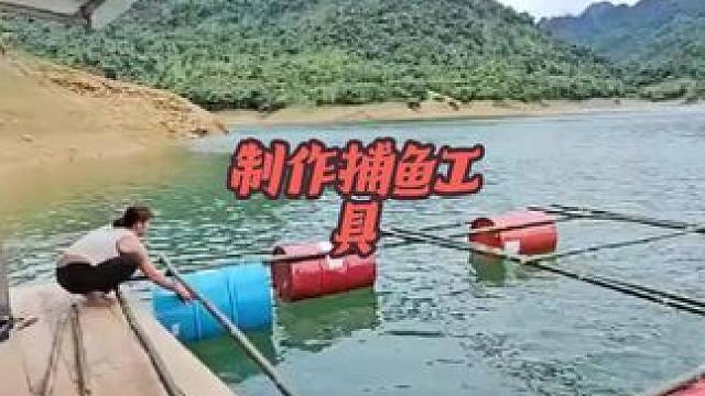制作捕鱼工具#荒野建造 #我的乡村生活 #美女