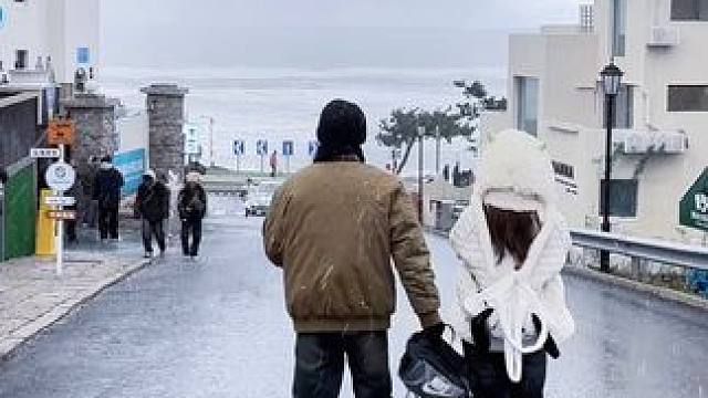 突然想妥协 想结婚 想求个安稳 想万家灯火有一盏灯是为我而等. 
#威海 #去年冬天 #氛围感