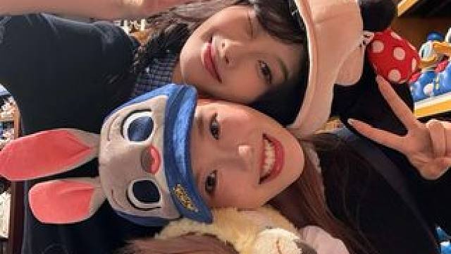 适合三个人一起拍的合照