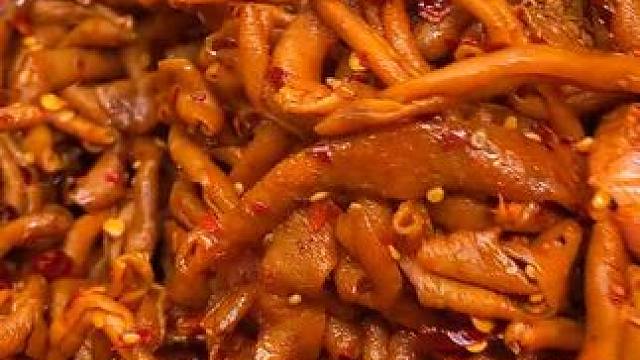 没来过湖南的也一定要试试这个湖南的香辣鸭肠，QQ弹弹的卤的特别入味#好吃到停不下来 #无辣不欢 #解
