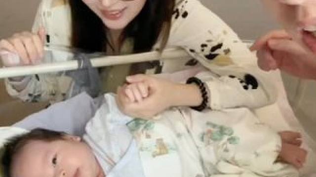 小孩哥:分开埋，必须分开埋#搞笑 #看一遍笑一遍 #爸爸带娃