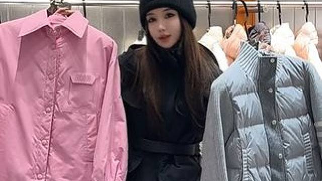 喜欢哪个评论区等你们！明天给大家安排#时髦精的轻暖感穿搭 #秋冬才是韩系穿搭主场 #羽绒