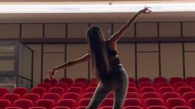 走不出，看不破……
#舞蹈 #一程山路 #氛围感舞蹈 #古典舞 #亦舞文化舞蹈工作室