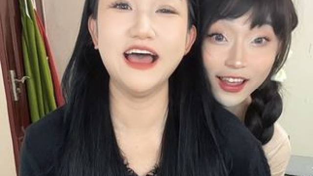 我的手实在拿不出手，借抠姐的手拍个