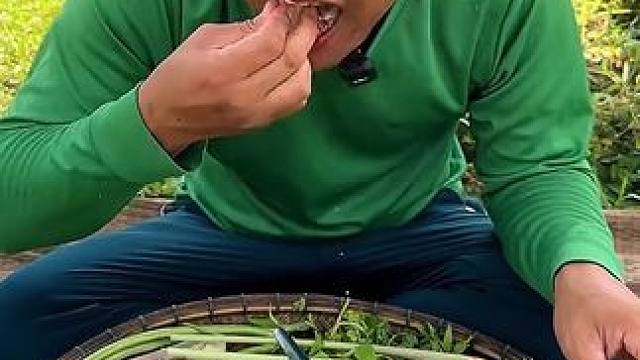 驴哥吃香米饭蔬菜拼盘竹筒辣焖️大肥蛙 #泰国美食 #泰国生活 #户外美食 #美食