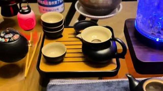 独处是创造自己内心世界的最好时机孤独中去消化  去感受  去思考  何尝不是一种成长。#夜茶 #从泡