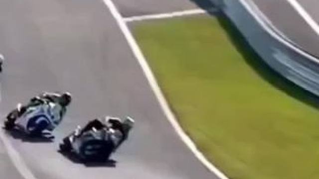 #motogp #滑胎过弯 #摩托车比赛 #危险动作请勿模仿