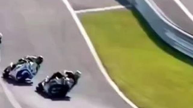 #motogp #摩托车比赛 #滑胎过弯 #危险动作请勿模仿