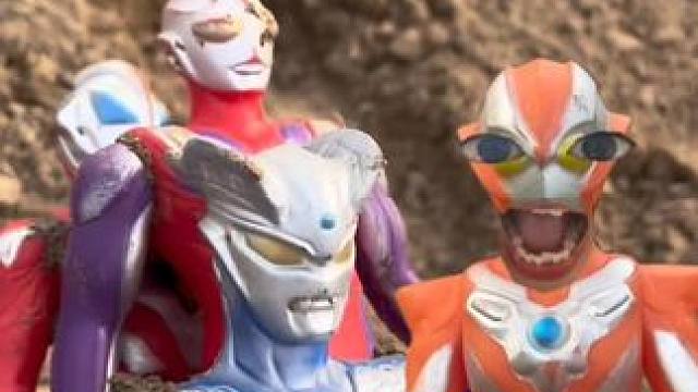 怎么天上掉下了奥特曼#奥特曼 #儿童玩具 #奥特曼玩具