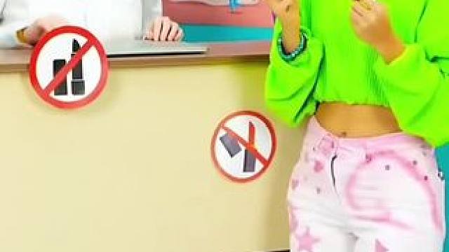 把口红藏进雪糕里面，为了臭美招数可真多！ #是时候展现真正的技术了 #哈哈哈娱乐一下 #逗你一笑烦恼