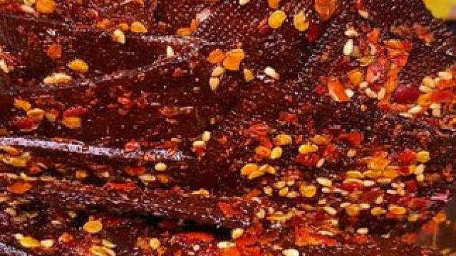 不得不说湖南做的这个大千张真的太好吃了！豆香浓郁#好吃到停不下来 #辣条 #无辣不欢 #零食推荐