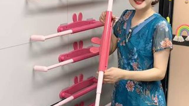 #可伸缩拖鞋架 ，凉鞋拖鞋用它收纳不占空间，还是个#可伸缩毛巾架  ，卫生间干净整洁多了#免打孔 #