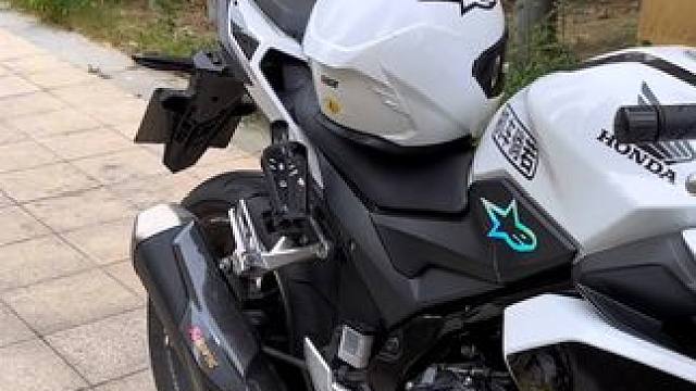 给我的小Honda 更换一个排气罩，换完之后感觉变强了一点啊#本田cbr #cbr400r #爱机车