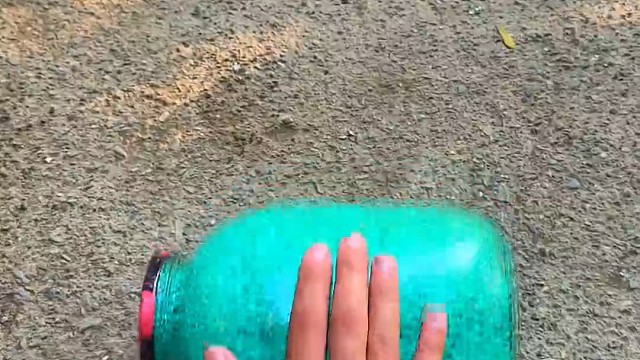 楼梯滚瓶子爆破解压时刻