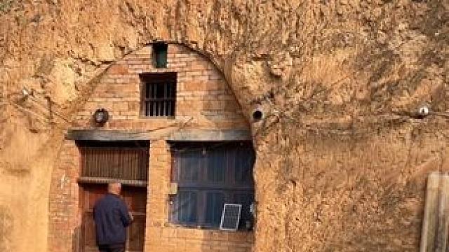 一个人的干净，是与生俱来的，和贫穷富贵没有关系，窑洞虽简陋，但真的有家的感觉…. 河南的窑洞式房子，