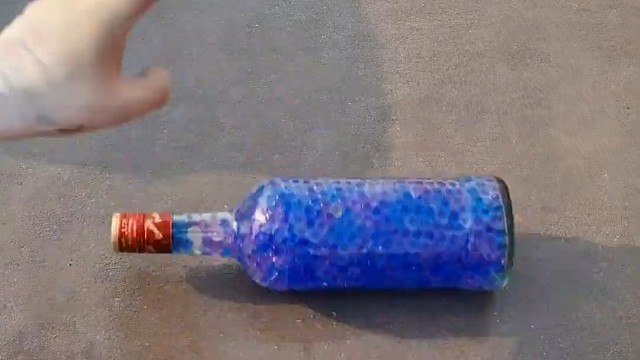 楼梯滚瓶子爆破解压时刻