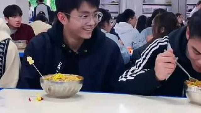 “这次生日一定是这一辈子最难忘的吧”#学生时代 #过生日要有仪式感 #青春 #友谊