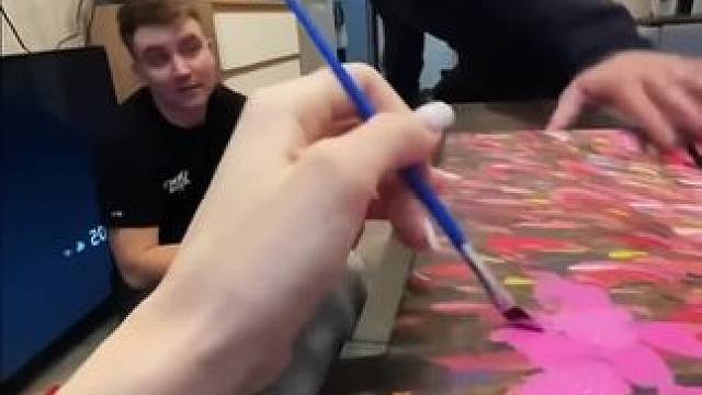 画作被突然抢走，用超能力直接把他定住！ #是时候展现真正的技术了 #哈哈哈娱乐一下 #意想不到的结局