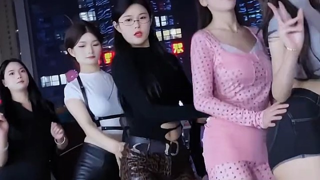 这样的广场舞不扰民吧？