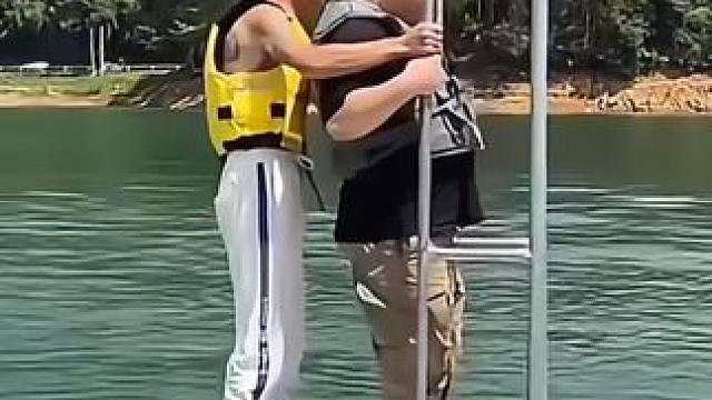 游乐园搞笑社死现场 #游乐园搞笑社死现场 #社死现场 #搞笑