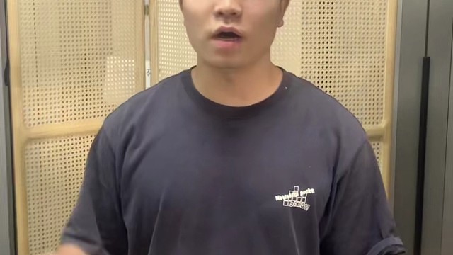 都2024年了，不会还在用这种门板吧？#全屋订制 #工厂实拍视频 #藤编玻璃门