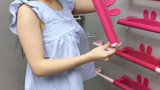 #可伸缩拖鞋架 ，凉鞋拖鞋用它收纳不占空间，还是个#可伸缩毛巾架 ，卫生间干净整洁多了#免打孔 #实