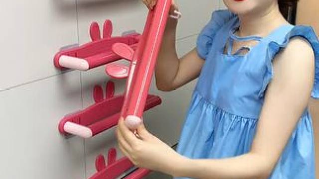 #可伸缩拖鞋架 ，凉鞋拖鞋用它收纳不占空间，还是个#可伸缩毛巾架 ，卫生间干净整洁多了#免打孔 #实