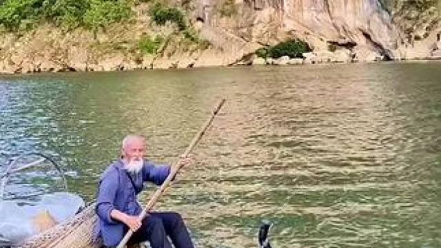 #山青水秀好风光游山逛水看风景 #就想在桂林看山山水水 #漓江渔翁