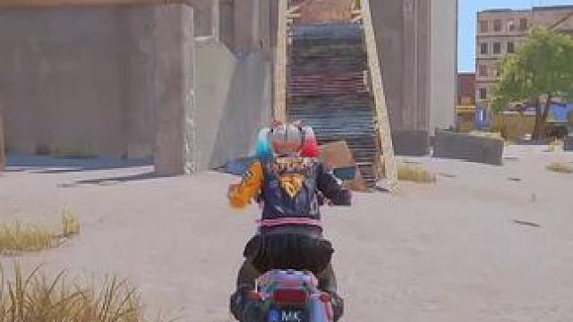 敌人：听 头上有车！