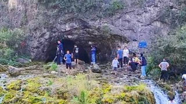 黑毛沟怪窟窿 #治愈系风景 #河南刚哥#志刚在路上