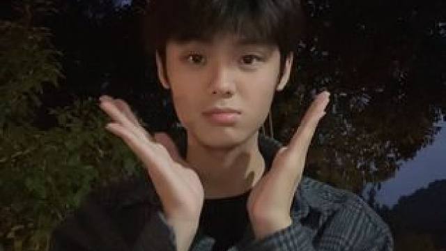 #大学生 #手势舞 #浅跳一下