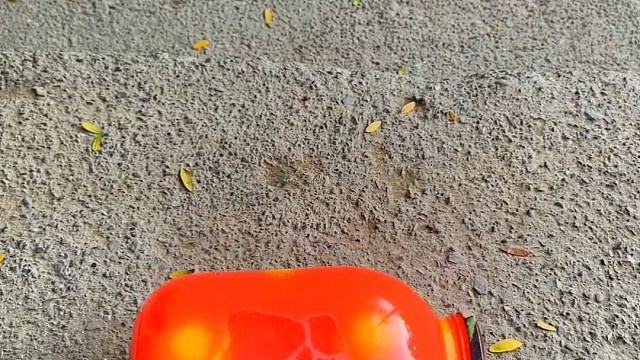 楼梯滚瓶子爆破解压时刻