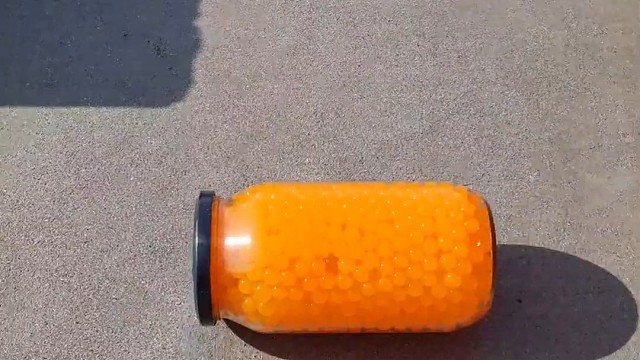 楼梯滚瓶子爆破解压时刻