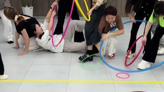 抠门老板发奖金#办公室游戏 #欢乐办公室 #趣味游戏 #看一遍笑一遍