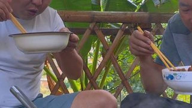 期待杀猪的日子，做黄豆焖猪蹄，拌米饭吃真爽！ #新农人计划2024 #农村美食 #