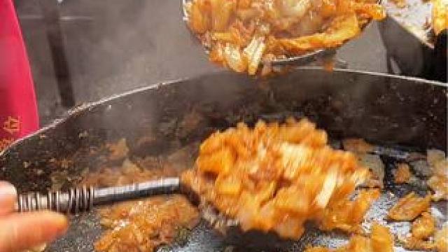 我翻来覆去睡不着啊，就馋家乡炒凉粉#舌尖上的味道 #真材实料才能做出好味道 #城市里的烟火气 #地方