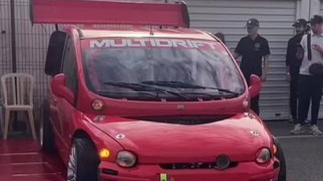 原来是最丑的量产车，现在是最丑的赛车！ #弯道快才是真的快 #专业车手 #比赛现场 #赛道 #现场直