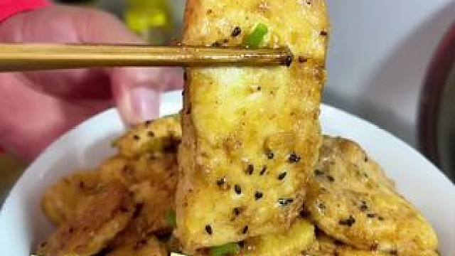 今天分享豆腐的新吃法，咸香酥脆，可比大鱼大肉好吃多了#咸蛋黄焗豆腐