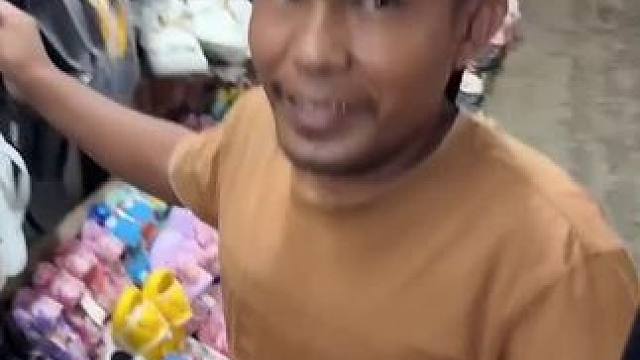 矮子去泰国商场逛街 #我的摆摊日记 #夜市里的烟火气 #摆摊创业 #农村赶集 #市井生活