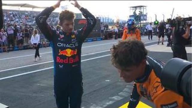 排位赛集锦，拉塞尔最后时刻上墙引发红旗，帮诺里斯拿到了杆位，潘子以0.031秒之差排在第二位，明天俩