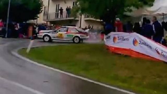 面对发夹弯的挑战，不同的车手和车型以各自独特的姿态在弯道上舞动，呈现出千姿百态的过弯风貌。#wrc拉