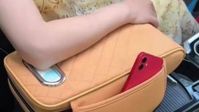 #上热门原车扶手箱太硬，这款加厚款增高扶手箱，也太好用了吧！#美观实用 #汽车内饰 #有车必备 #汽