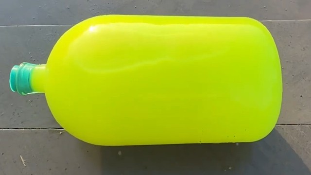 楼梯滚瓶子爆破解压时刻