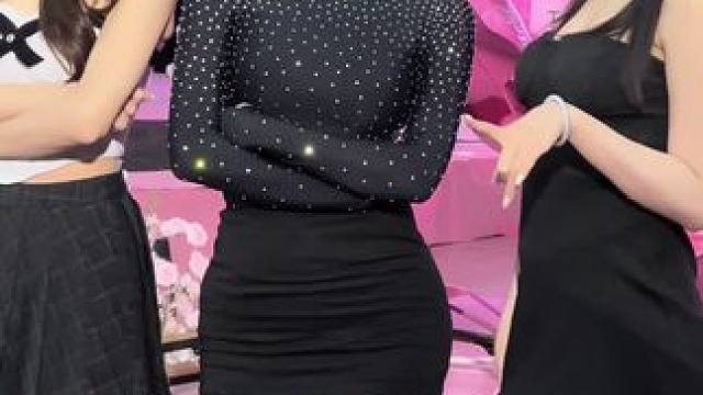 #美女模特 #完美身材 #大长腿 #甜美女孩 #随拍