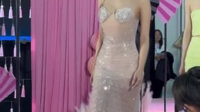 #美女模特 #完美身材 #大长腿 #秀场直击 #穿搭