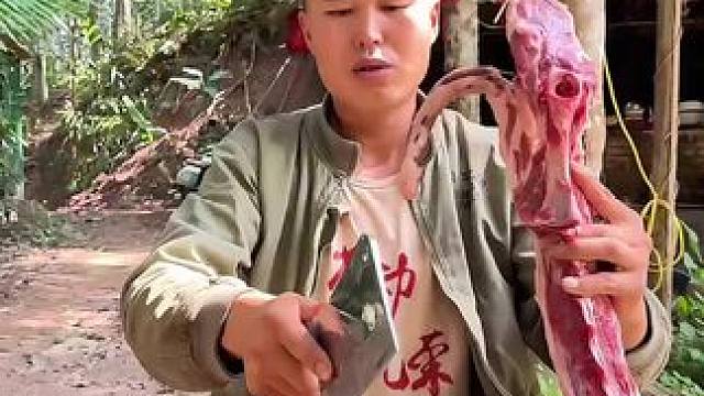 #我的乡村生活 #农村美食 #可惜你不是农村人 犒劳一下自己炒个羊蝎子嘎嘎香啊