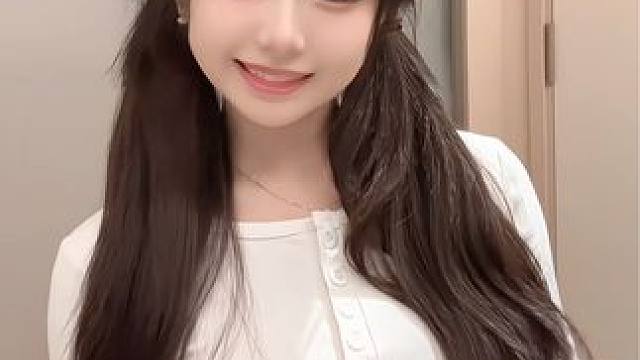 要吃多少汉堡 才能成为你的宝宝⌯˃ ᵕ ˂⌯ಣ. #甜妹 #又是你的面孔手势舞 #浅跳一下 #甜甜的