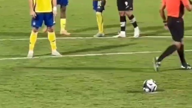 C罗点射绝杀斩获907球 全场球迷一起Siu…